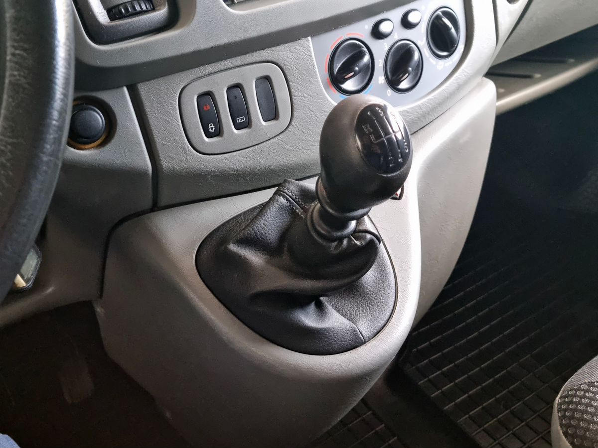 Opel Vivaro 999 2008 г.в., 368 674 км.