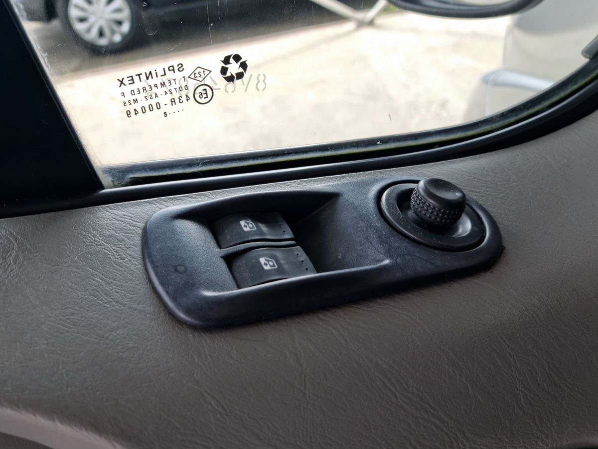 Opel Vivaro 999 2008 г.в., 368 674 км.
