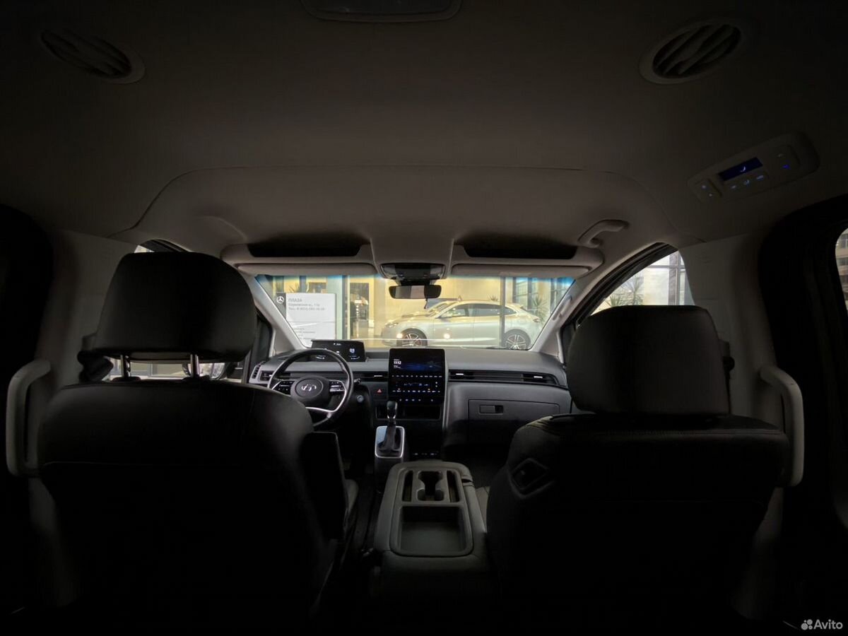 Hyundai Staria