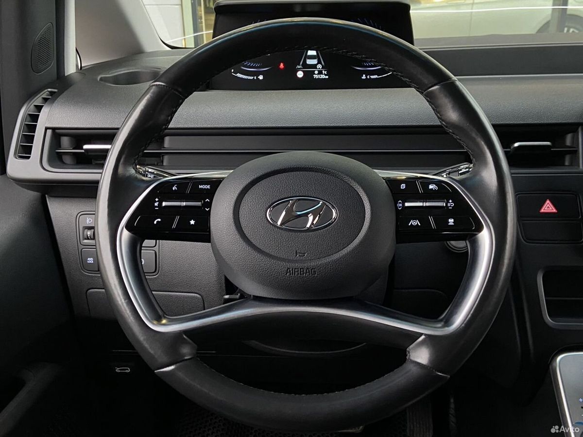 Hyundai Staria
