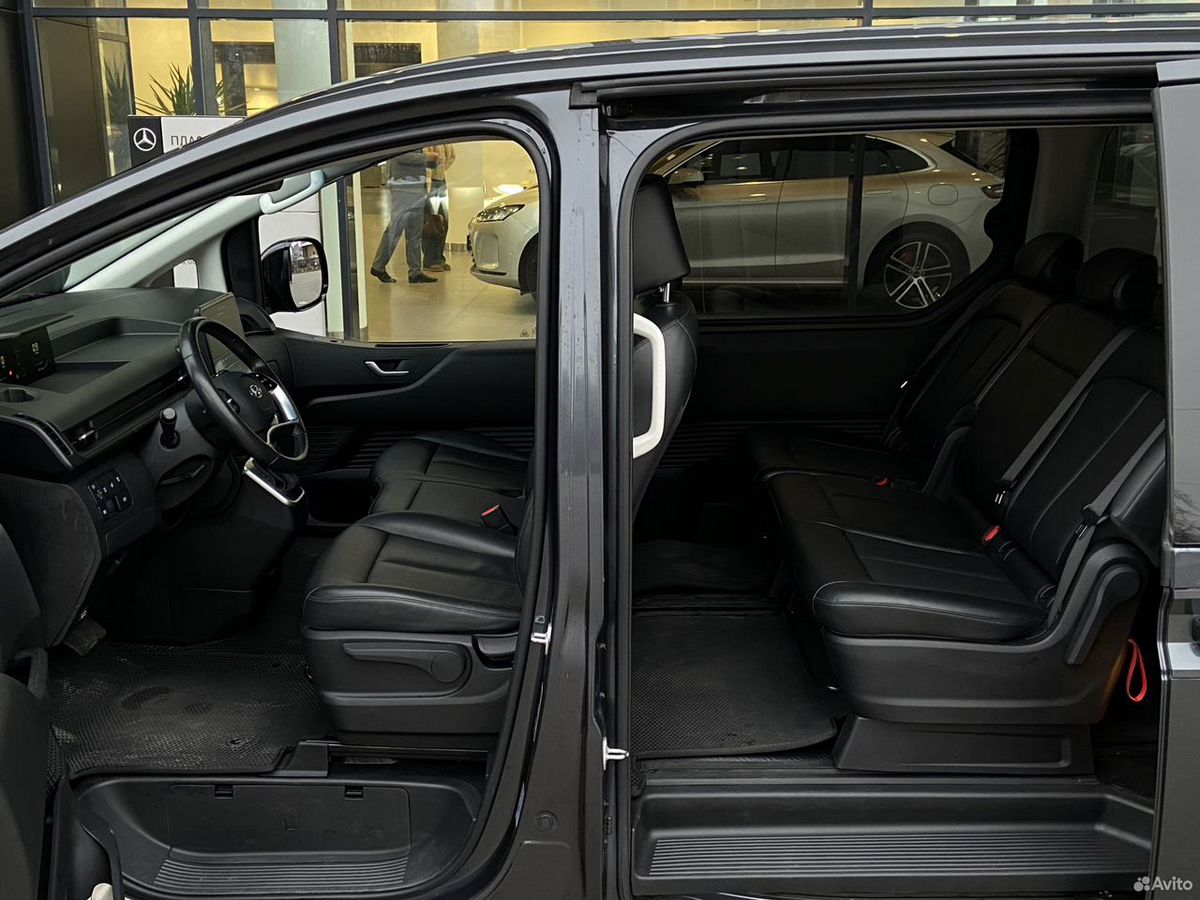 Hyundai Staria