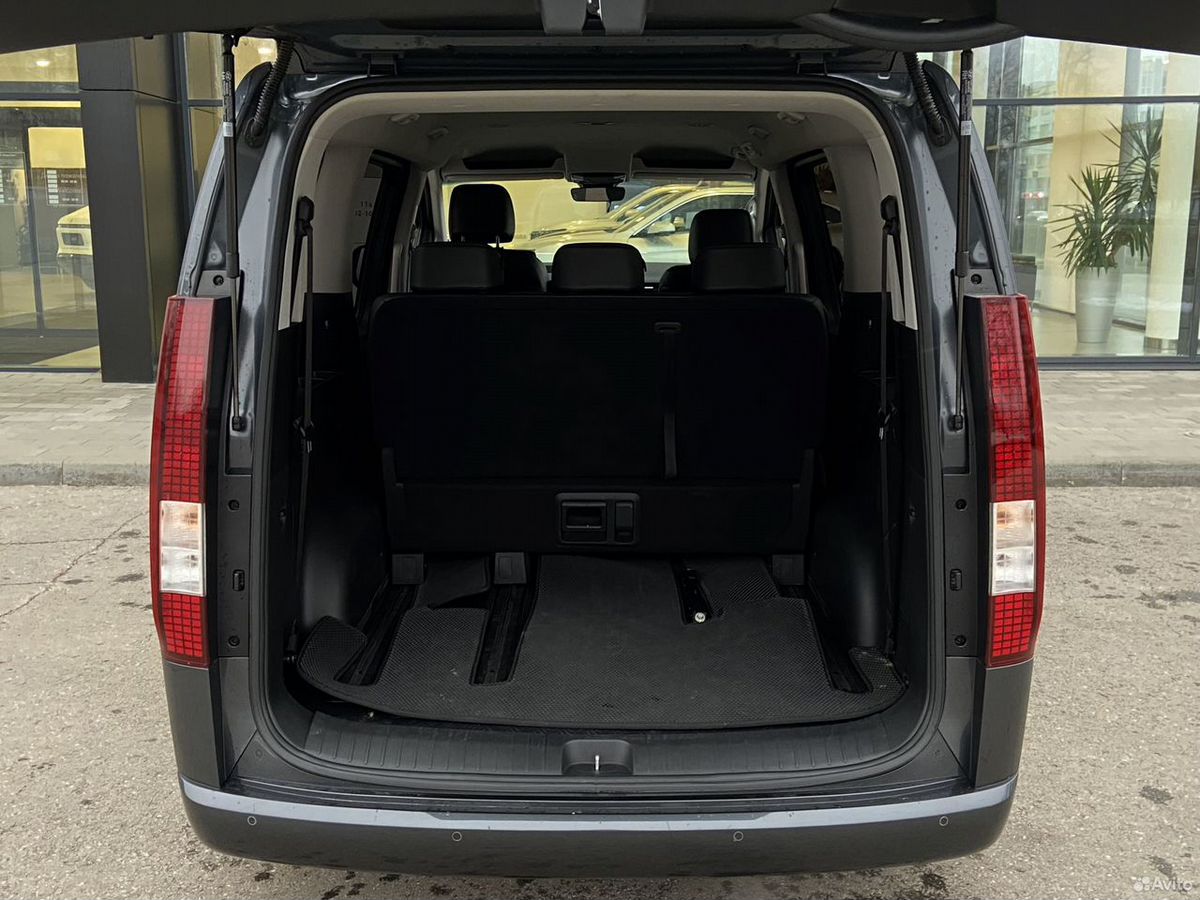 Hyundai Staria