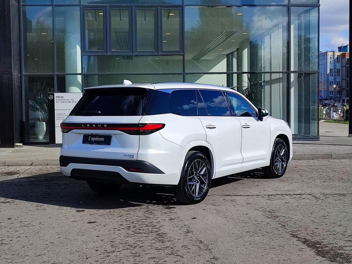 Lexus TX