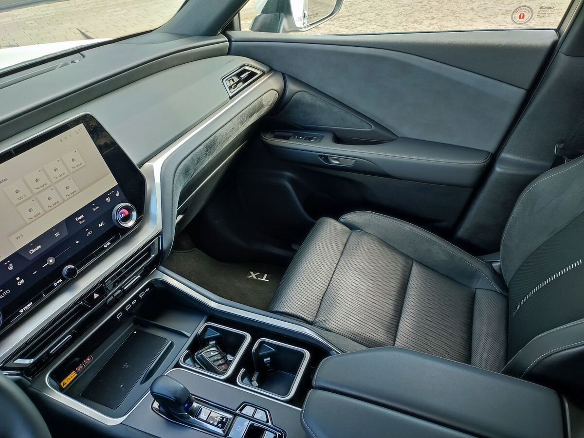 Lexus TX