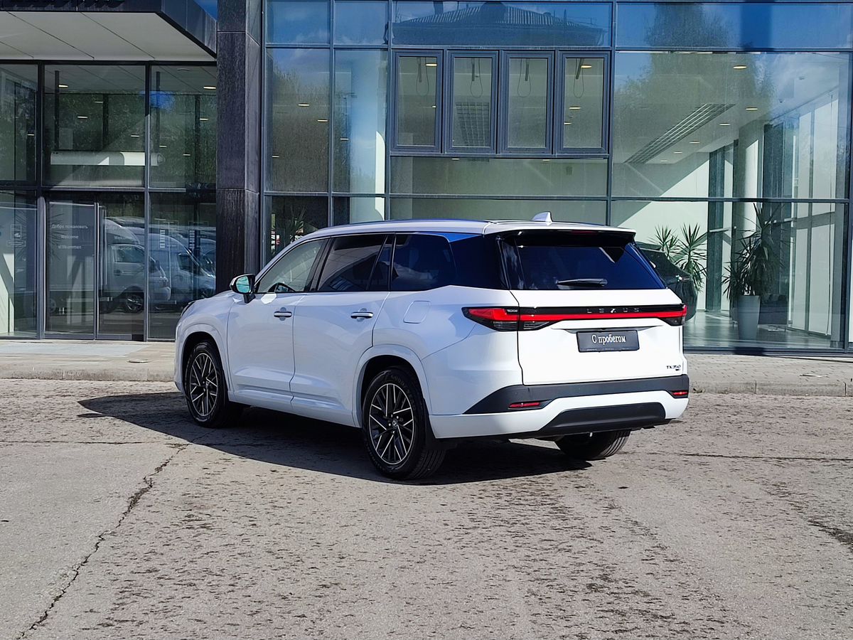 Lexus TX