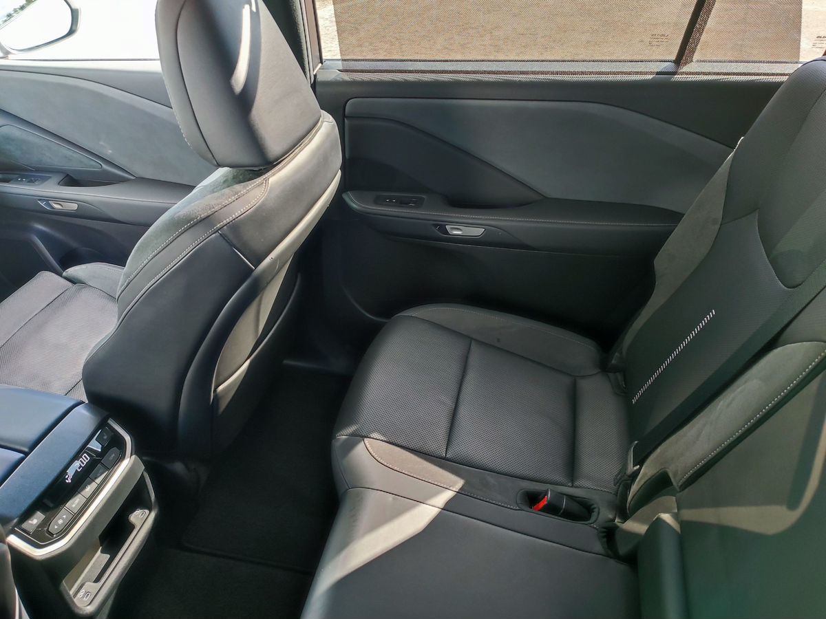 Lexus TX
