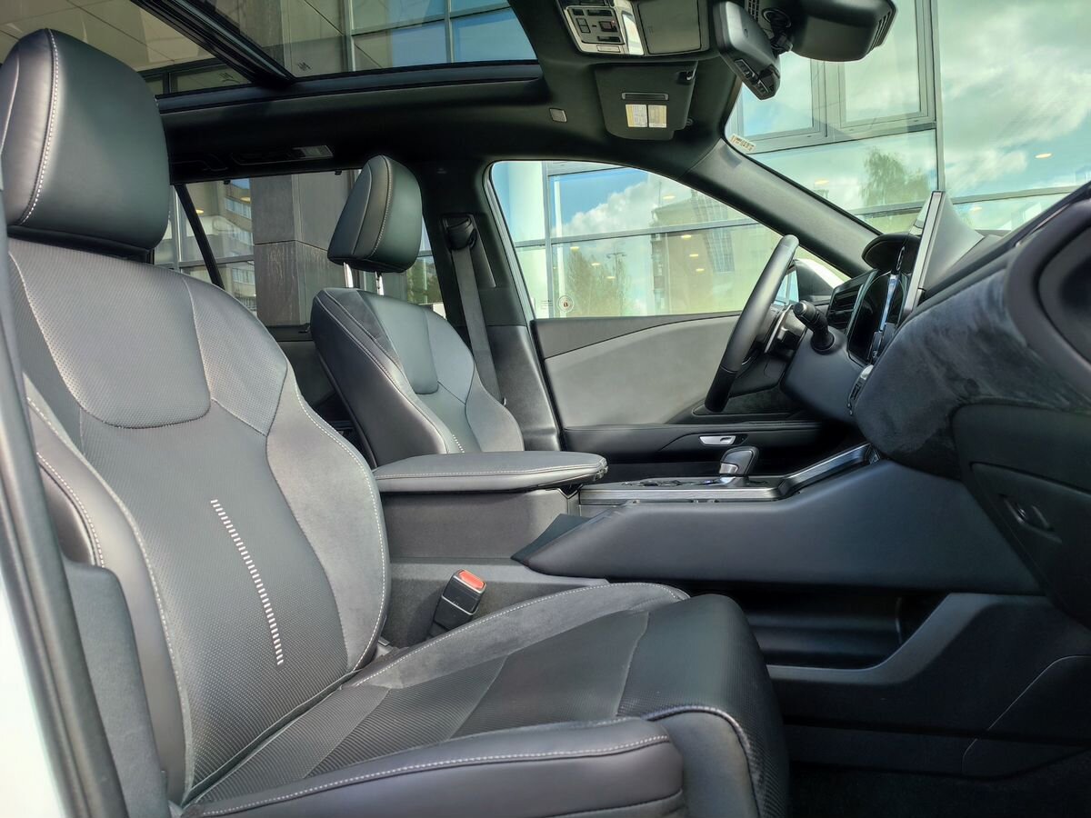 Lexus TX