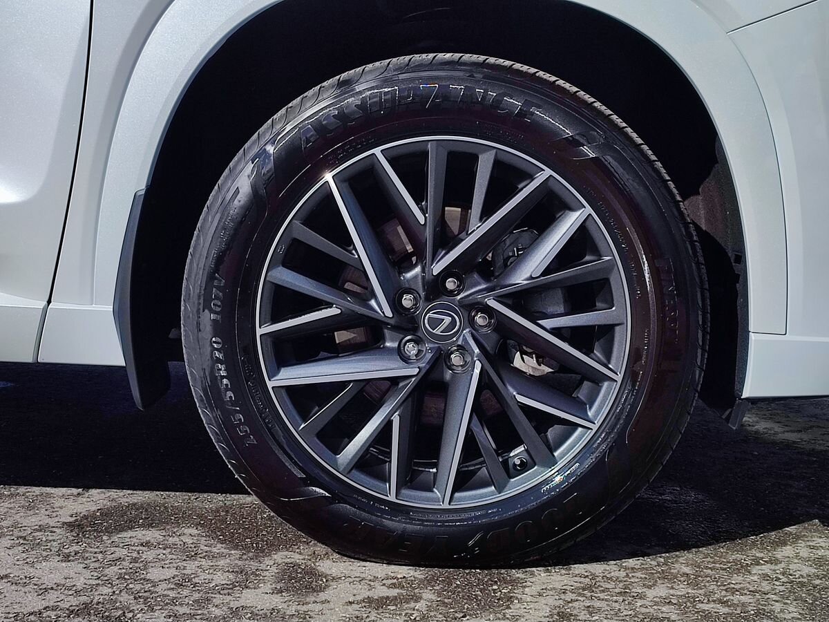 Lexus TX