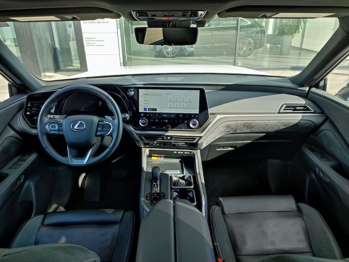 Lexus TX