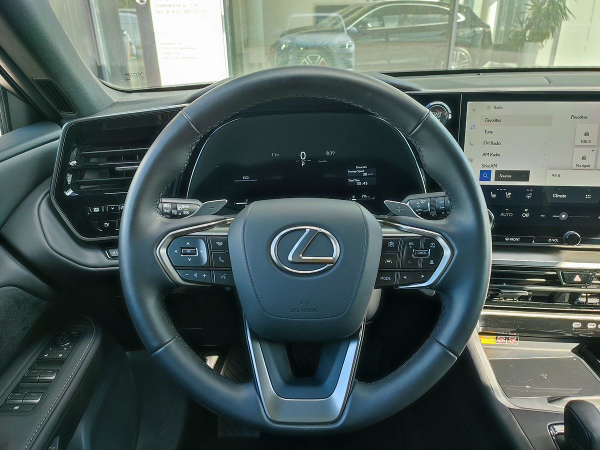 Lexus TX