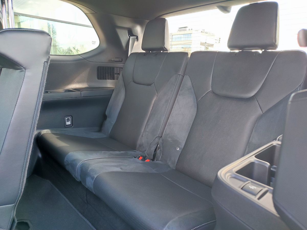 Lexus TX