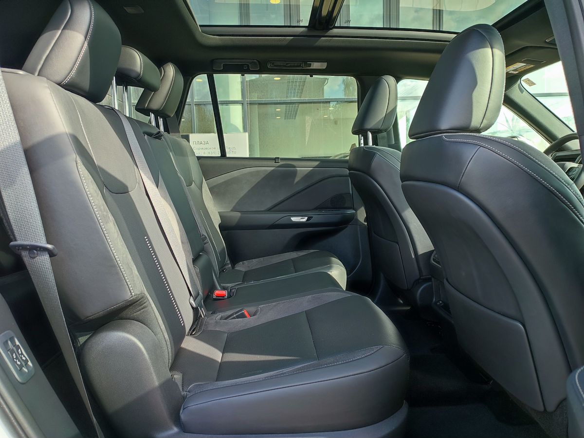 Lexus TX
