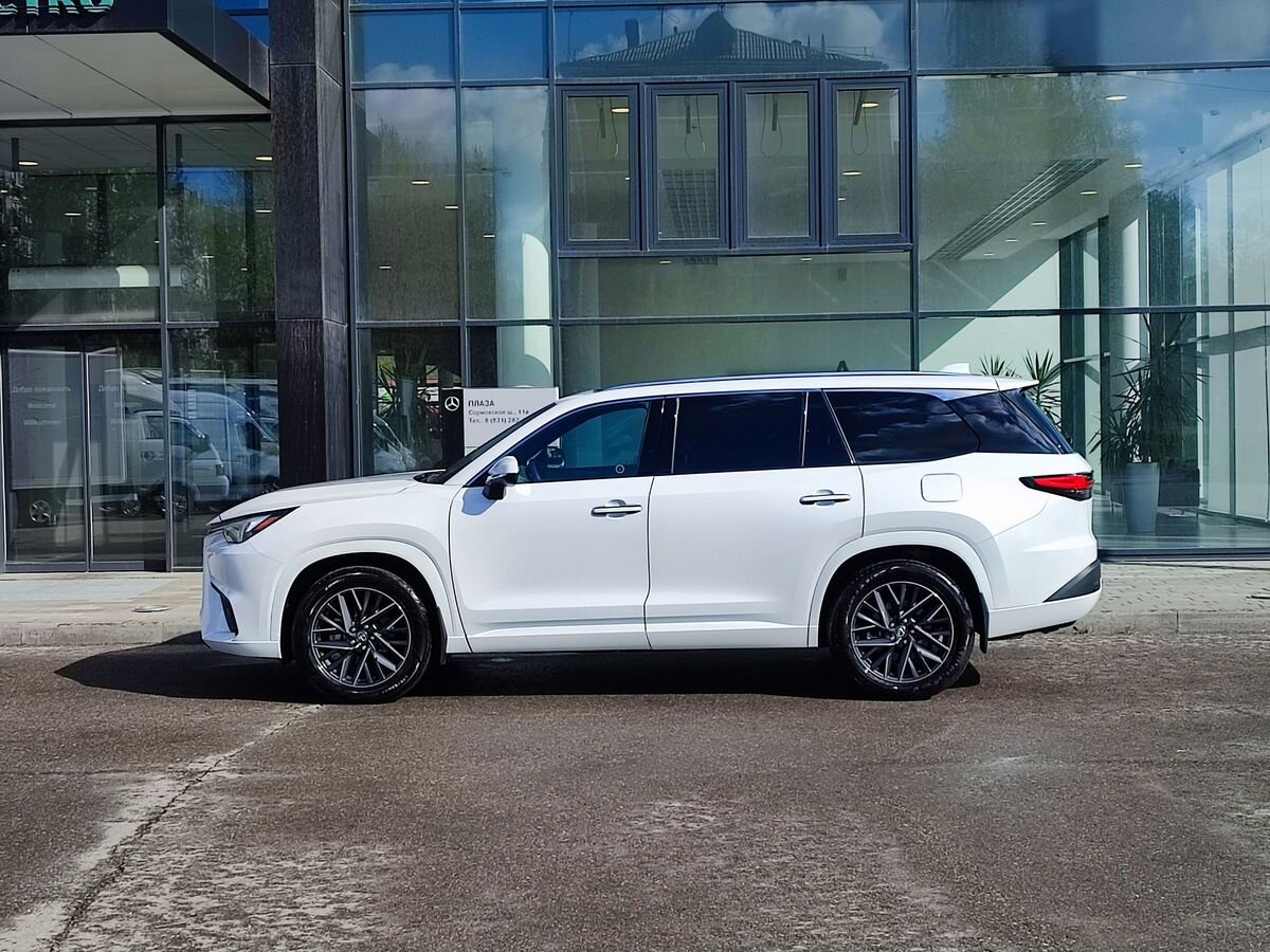 Lexus TX
