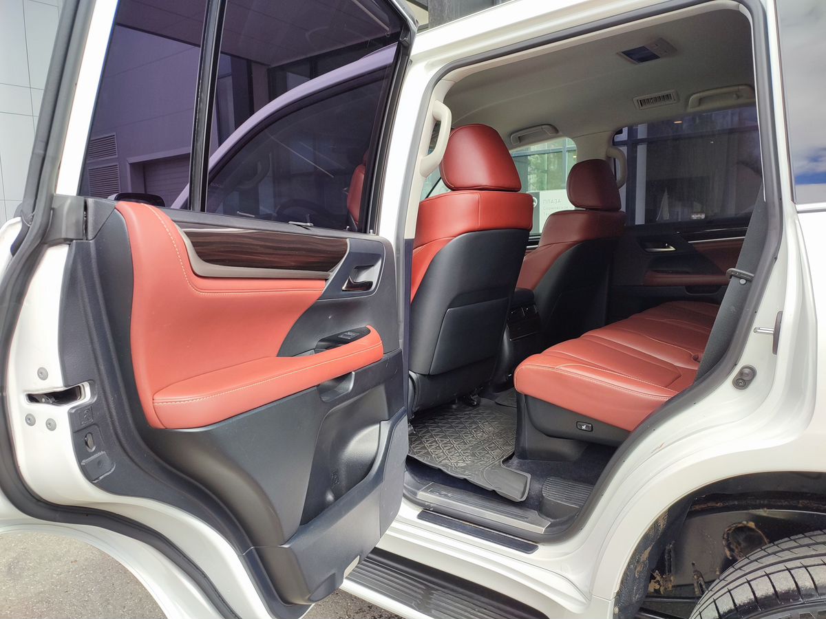 Lexus LX