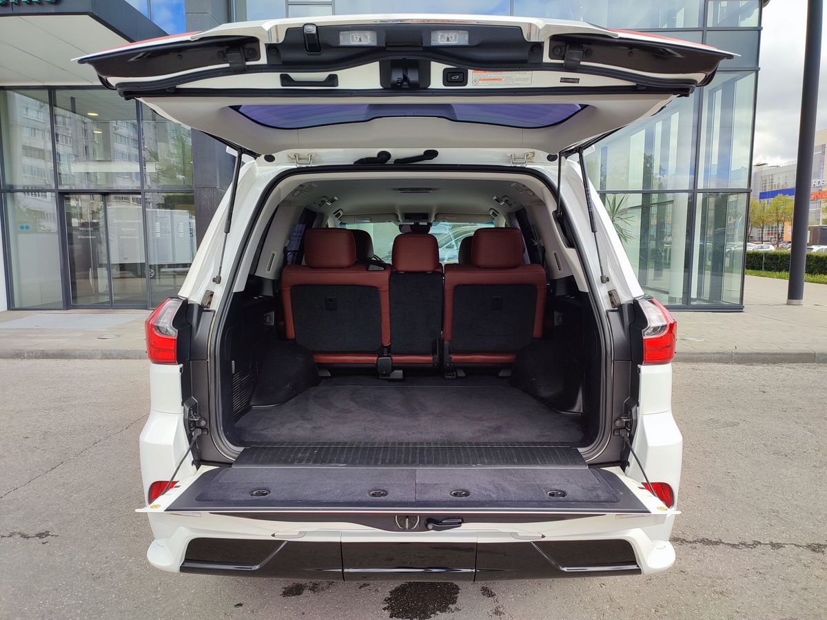 Lexus LX