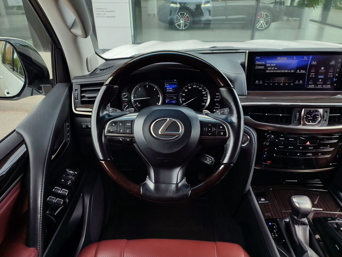 Lexus LX