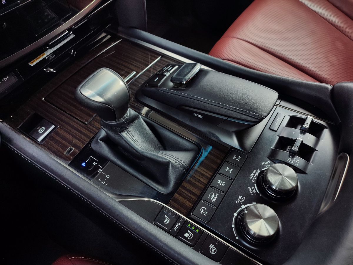 Lexus LX