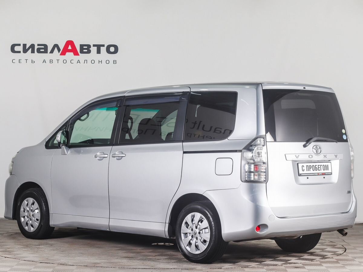 Купить б/у Toyota Voxy 2010 null г., с пробегом 208106 км в Красноярске:  цена 1650000