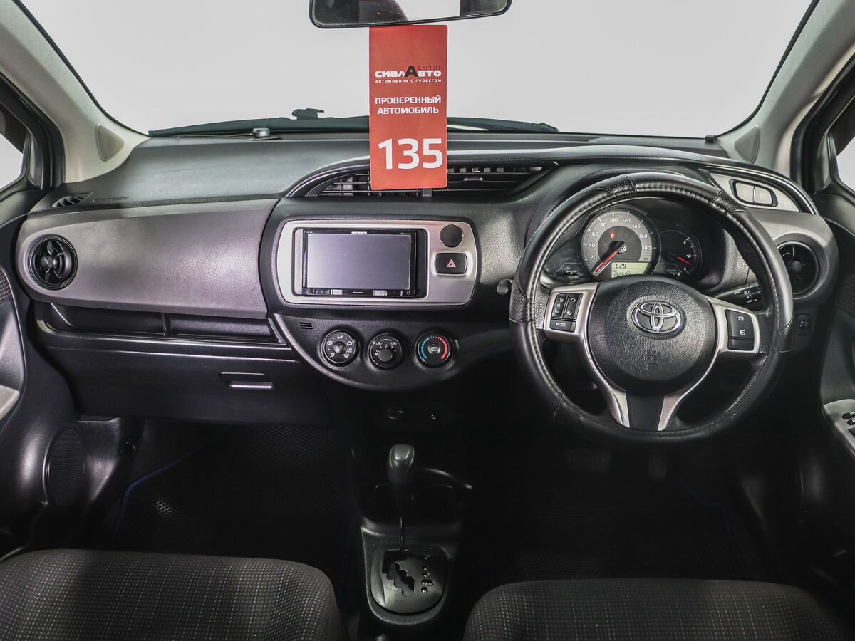 Toyota Vitz 2015 9