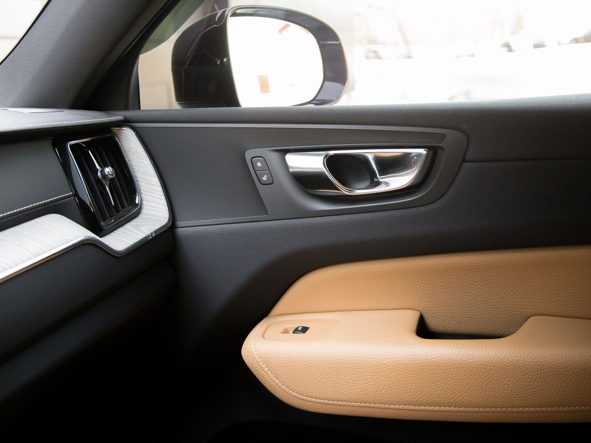 2019 Volvo XC60 II, Коричневый, 3740000 рублей - вид 32