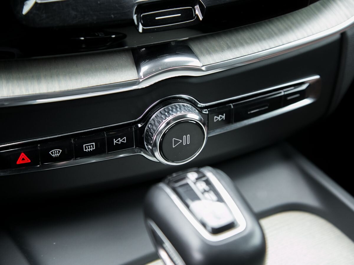 2020 Volvo XC60 II, Коричневый, 4790000 рублей - вид 20