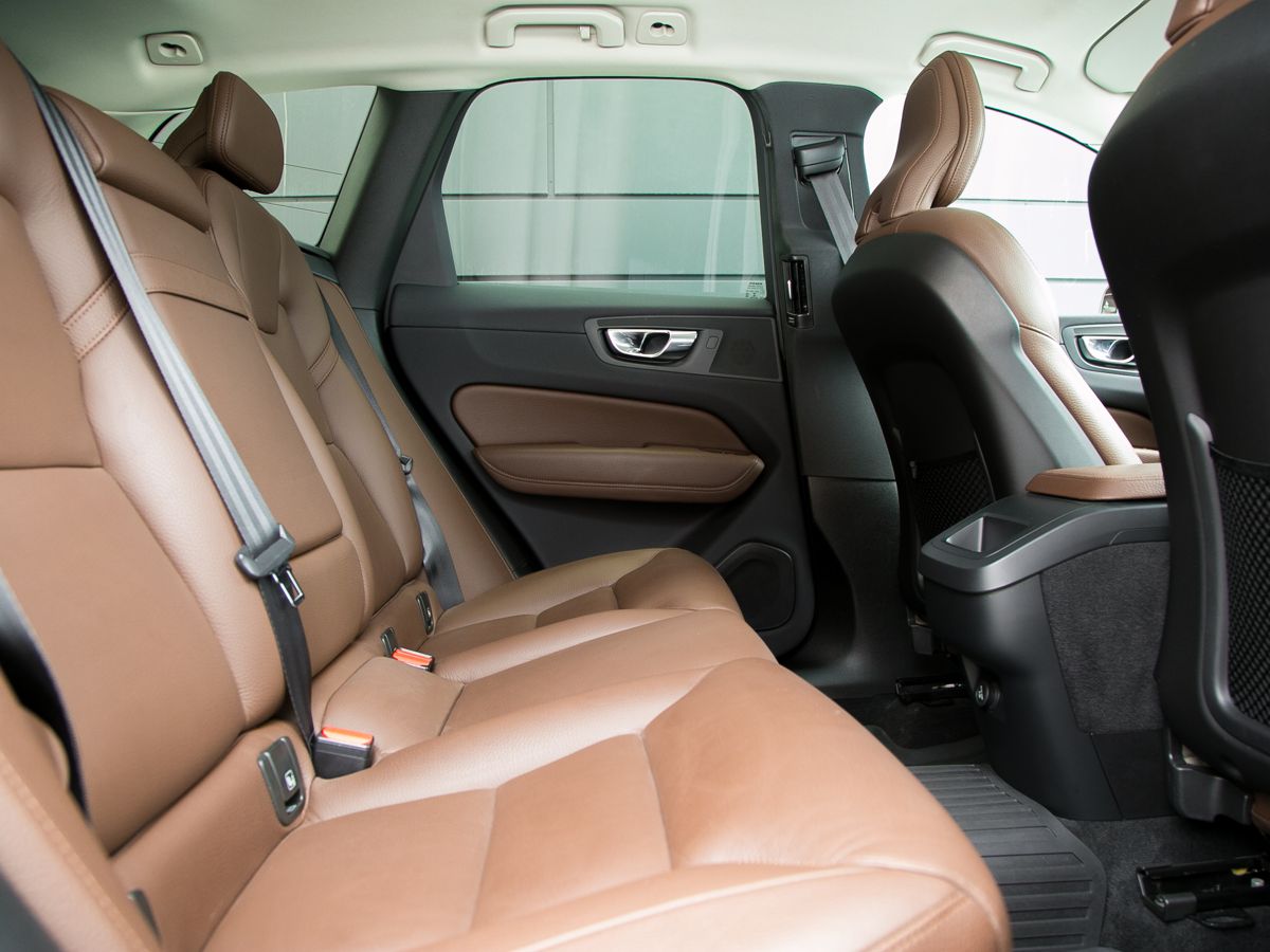 2020 Volvo XC60 II, Коричневый, 4790000 рублей - вид 30