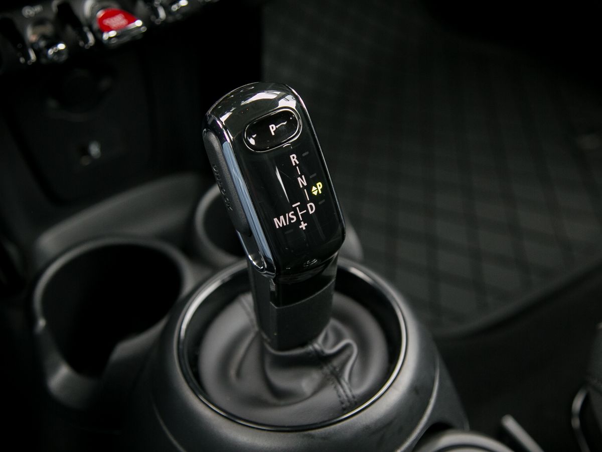2021 MINI Hatch III (F55/F56) Рестайлинг 2, Красный, 3390000 рублей - вид 22