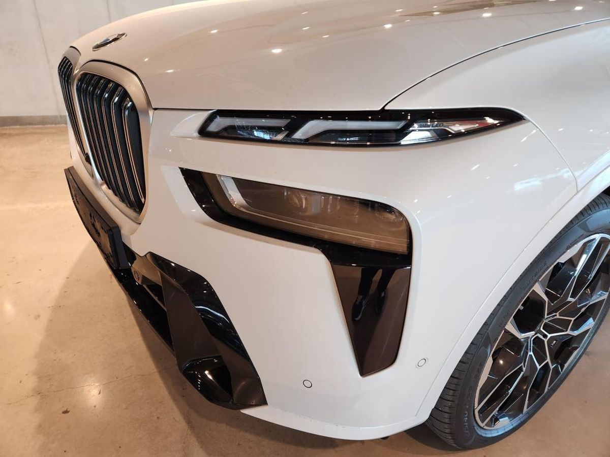 2022 BMW X7 I (G07) Рестайлинг, Белый, 18500000 рублей - вид 3