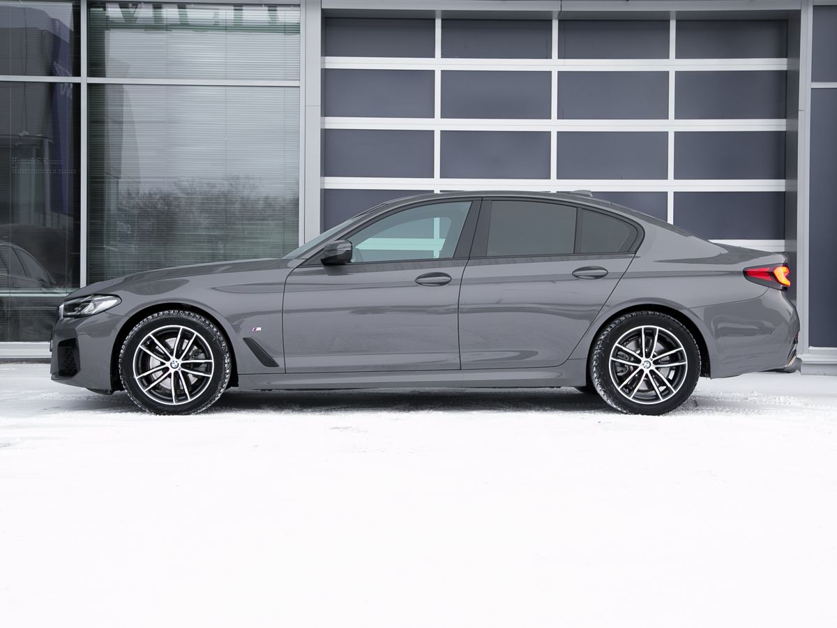 2021 BMW 5 серии VII (G30/G31) Рестайлинг, Серый, 4790000 рублей - вид 5