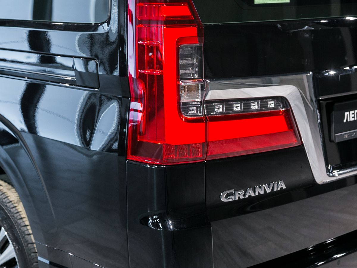 2022 Toyota Granvia II, Черный, 8000000 рублей - вид 9