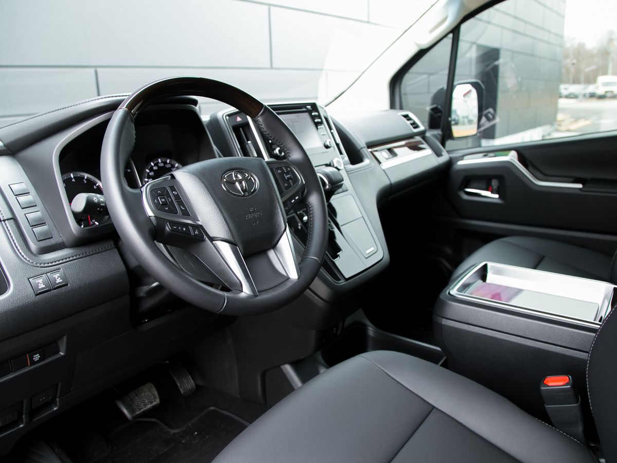 2022 Toyota Granvia II, Черный, 8000000 рублей - вид 33