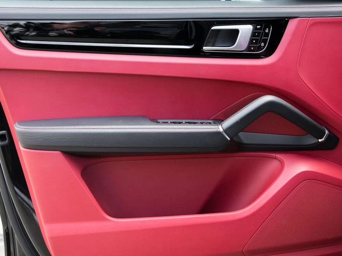 2020 Porsche Cayenne III, Черный, 9695000 рублей - вид 37