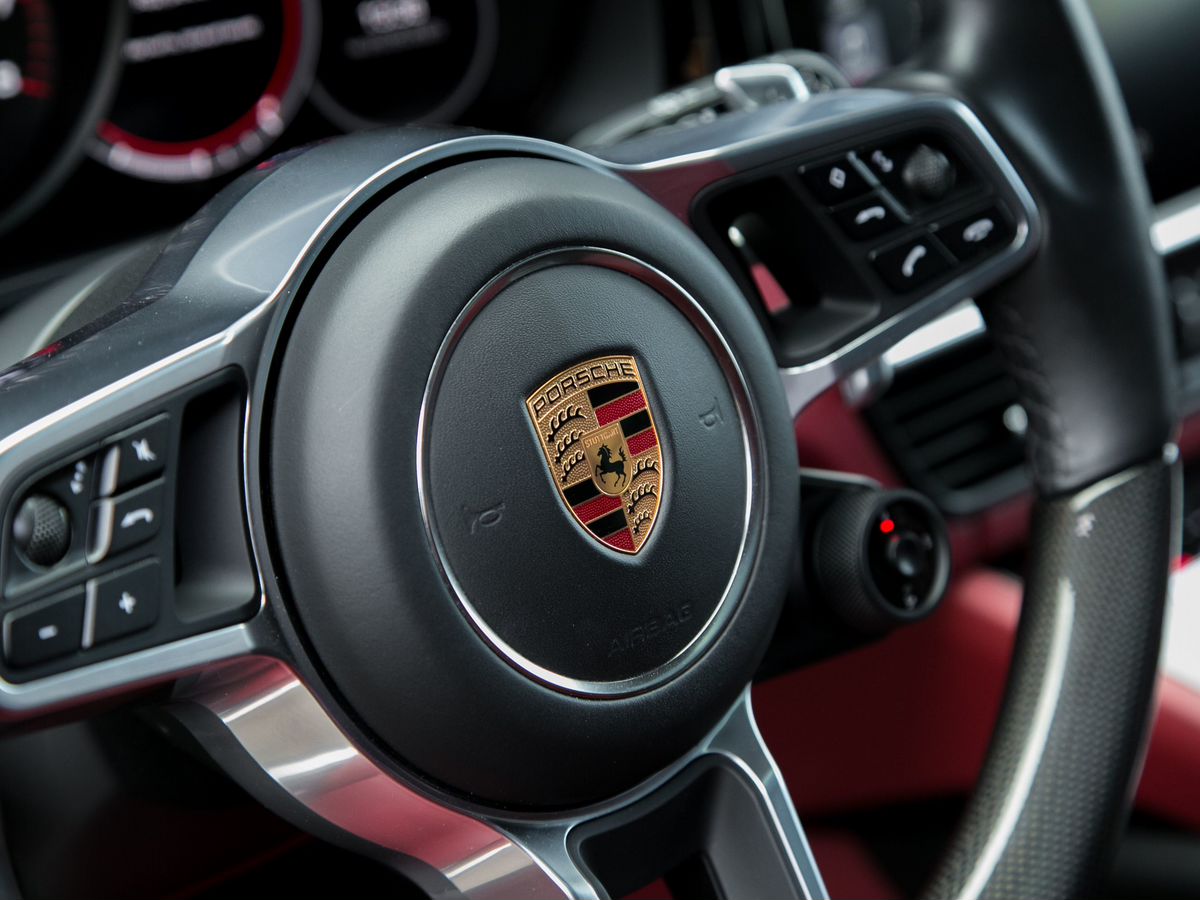 2020 Porsche Cayenne III, Черный, 9695000 рублей - вид 23