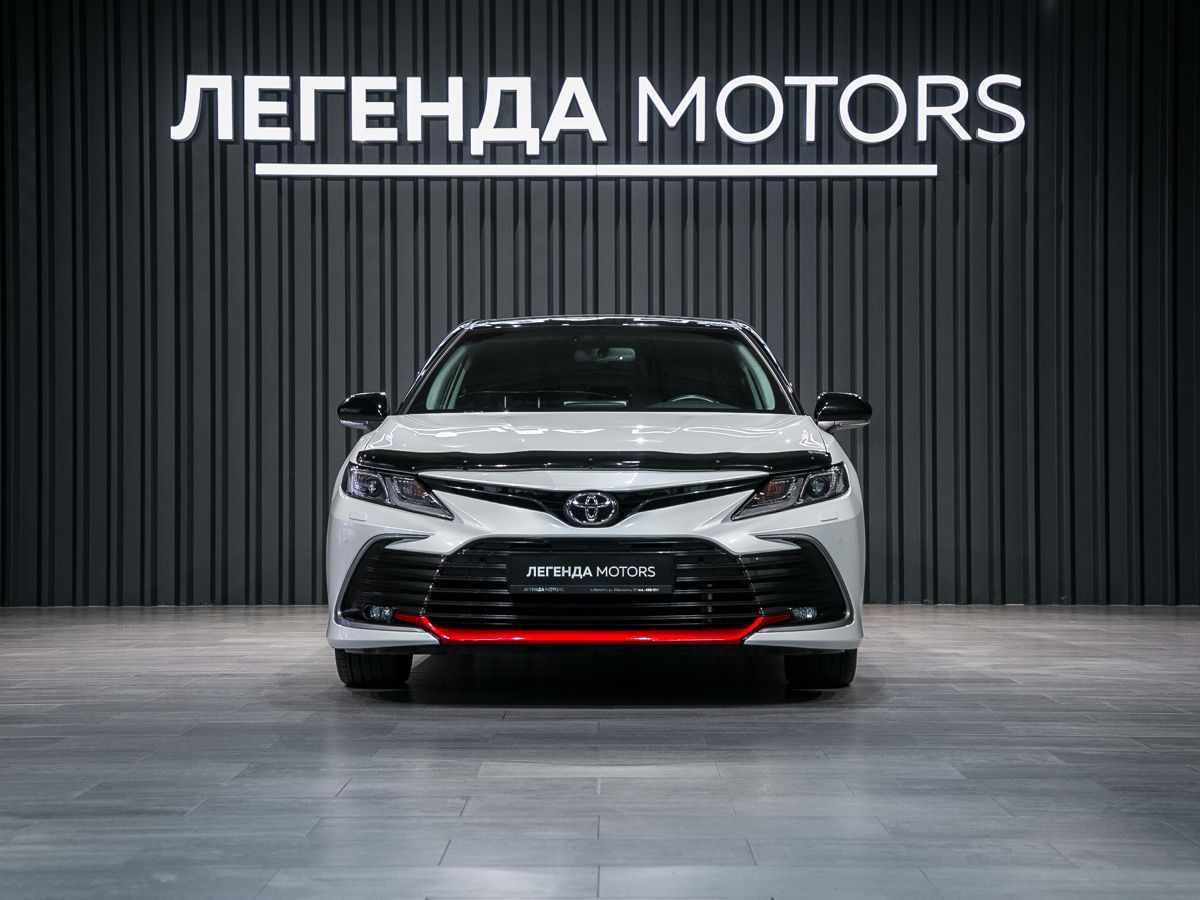 2021 Toyota Camry VIII (XV70) Рестайлинг, Белый, 3040000 рублей - вид 2