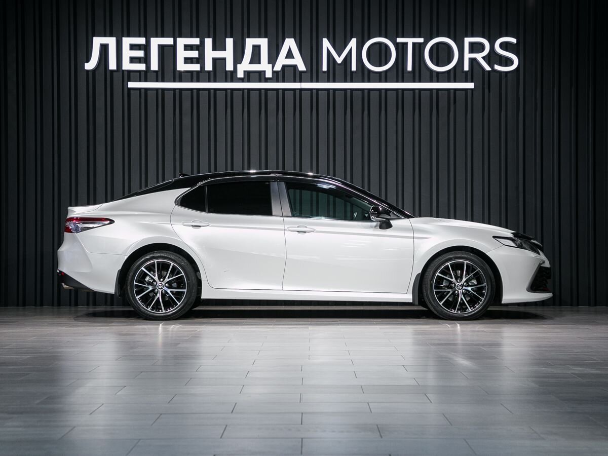 2021 Toyota Camry VIII (XV70) Рестайлинг, Белый, 3040000 рублей - вид 3