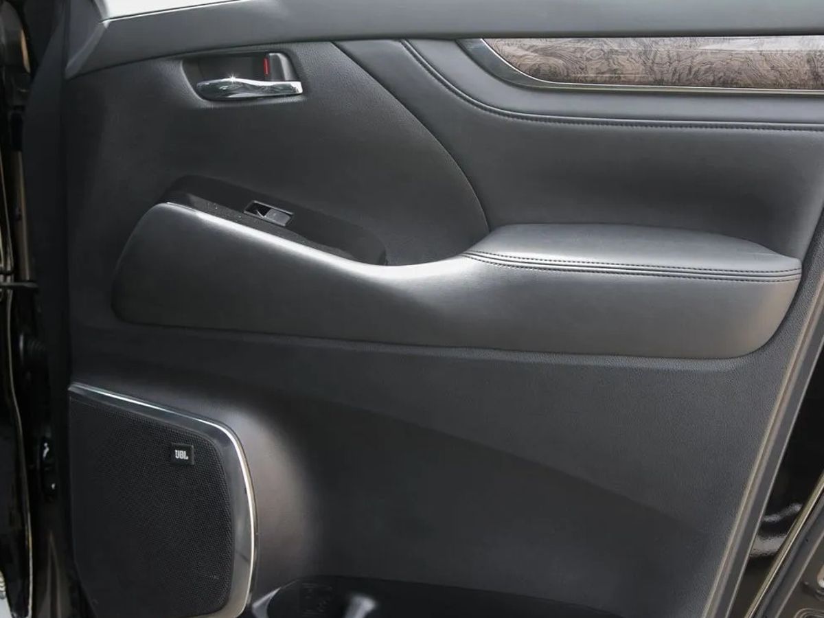 2021 Toyota Alphard III Рестайлинг, Черный, 8390000 рублей - вид 24
