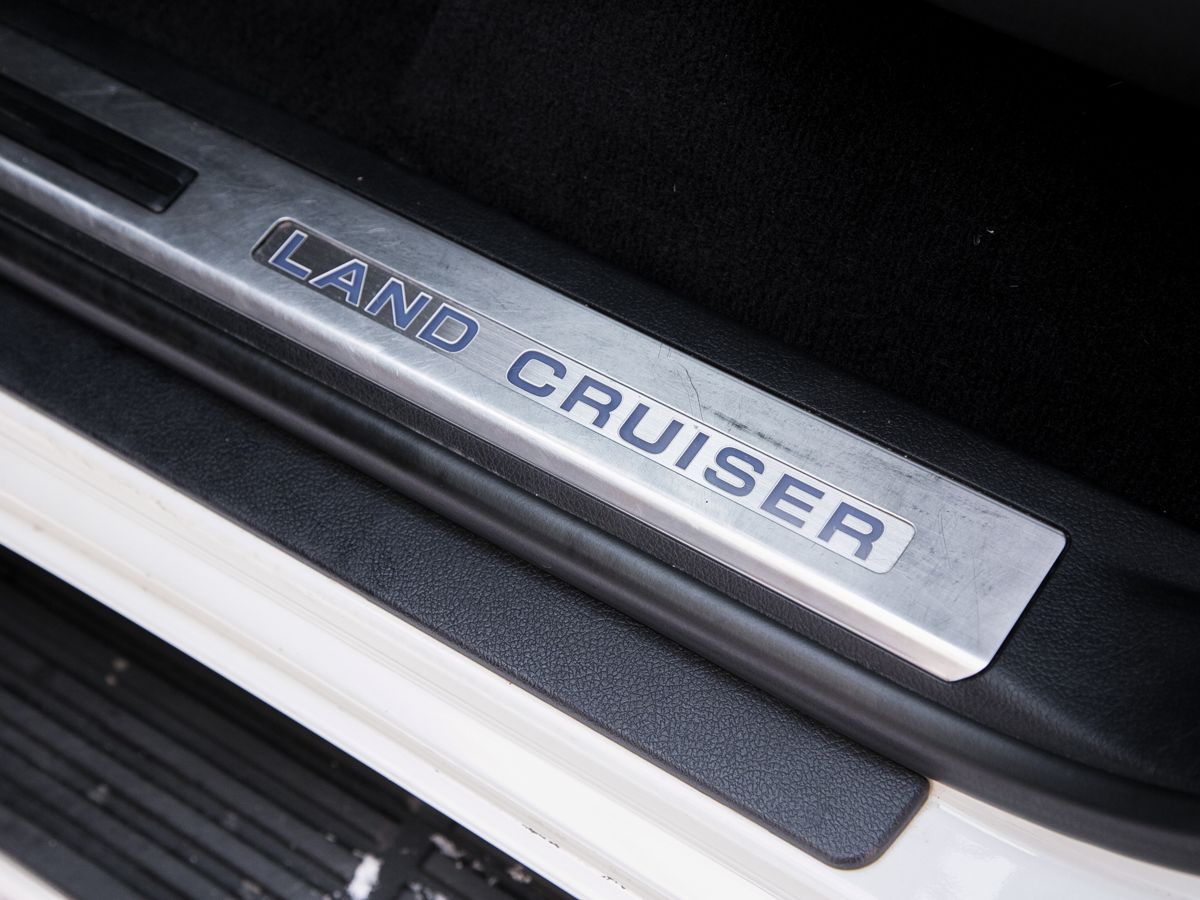 2018 Toyota Land Cruiser 200 Series Рестайлинг 2, Белый, 7290000 рублей - вид 25