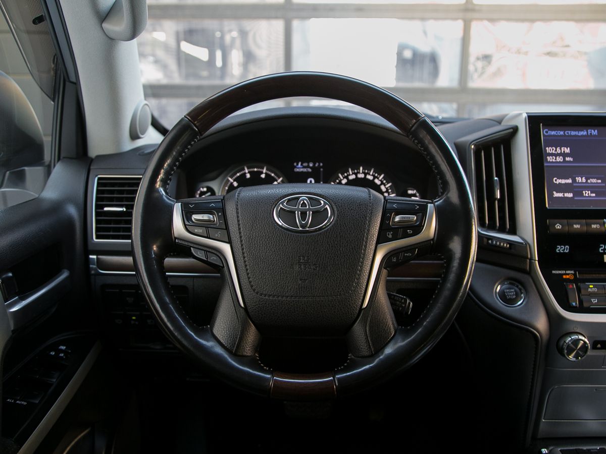 2018 Toyota Land Cruiser 200 Series Рестайлинг 2, Белый, 7290000 рублей - вид 15