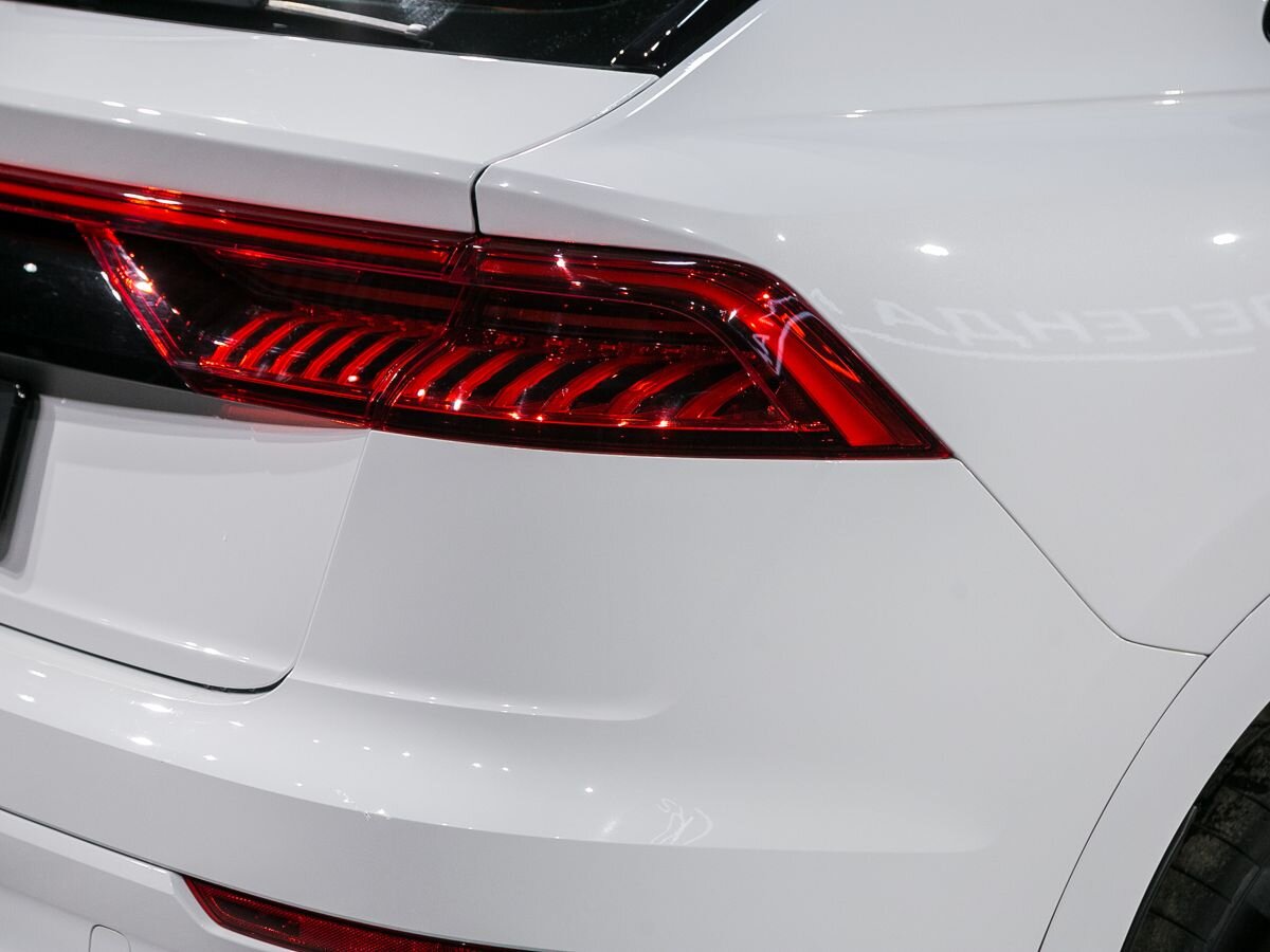 2018 Audi Q8 I (4M), Белый, 6650000 рублей - вид 10