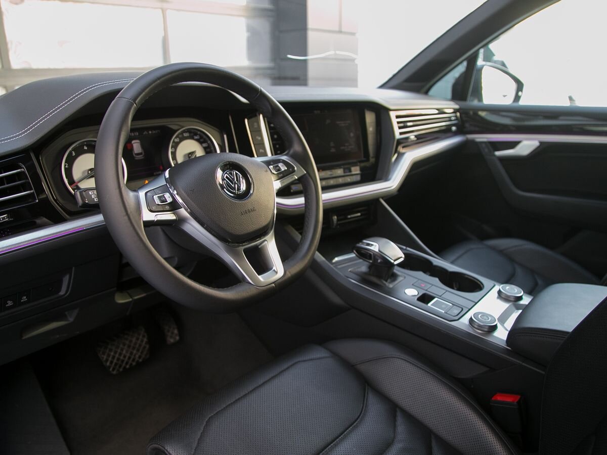 2018 Volkswagen Touareg III, Синий, 4985000 рублей - вид 25