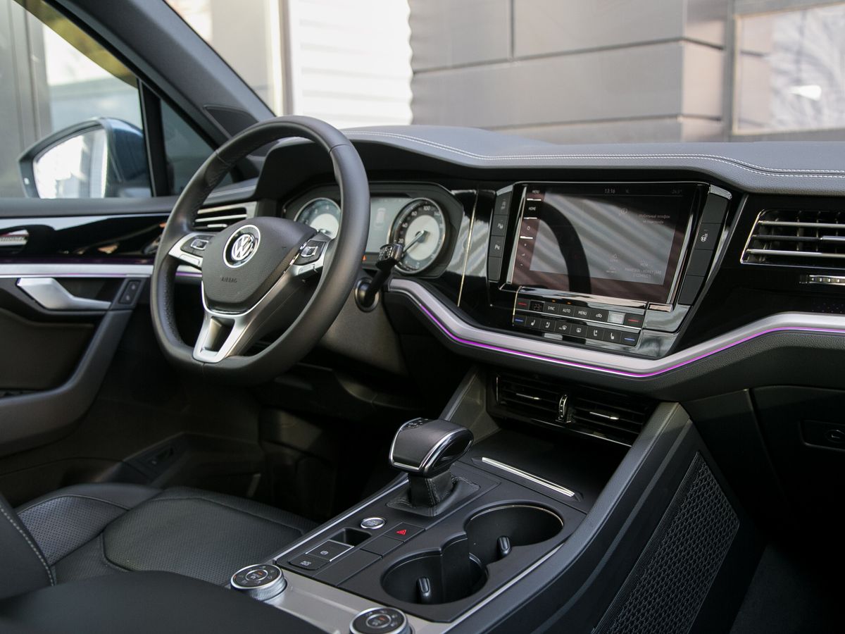 2018 Volkswagen Touareg III, Синий, 4985000 рублей - вид 40