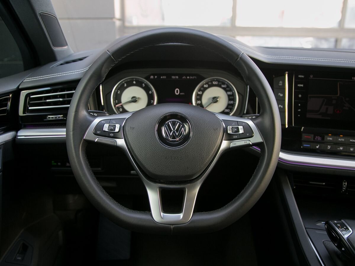 2018 Volkswagen Touareg III, Синий, 4985000 рублей - вид 33