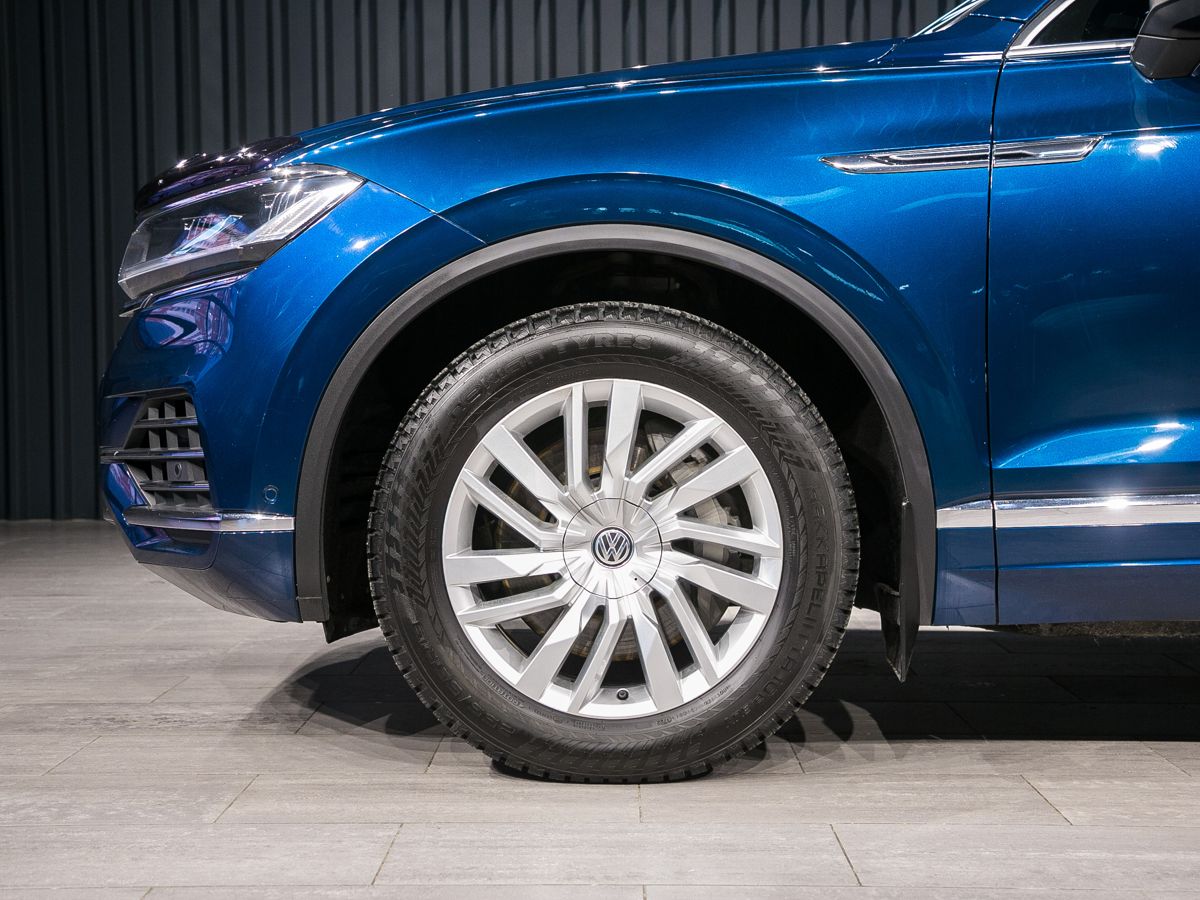 2018 Volkswagen Touareg III, Синий, 4985000 рублей - вид 7