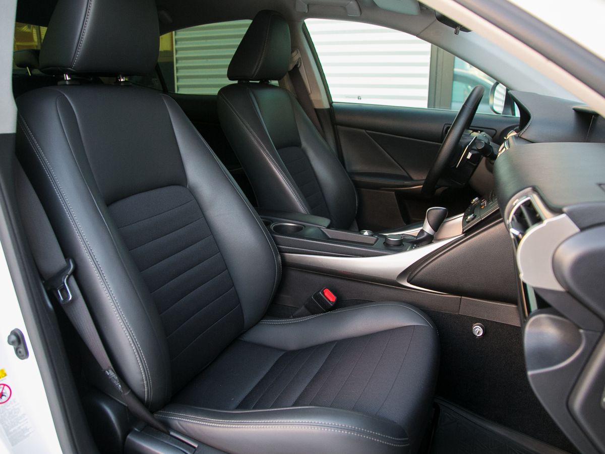 2015 Lexus IS III, Белый, 2390000 рублей - вид 32