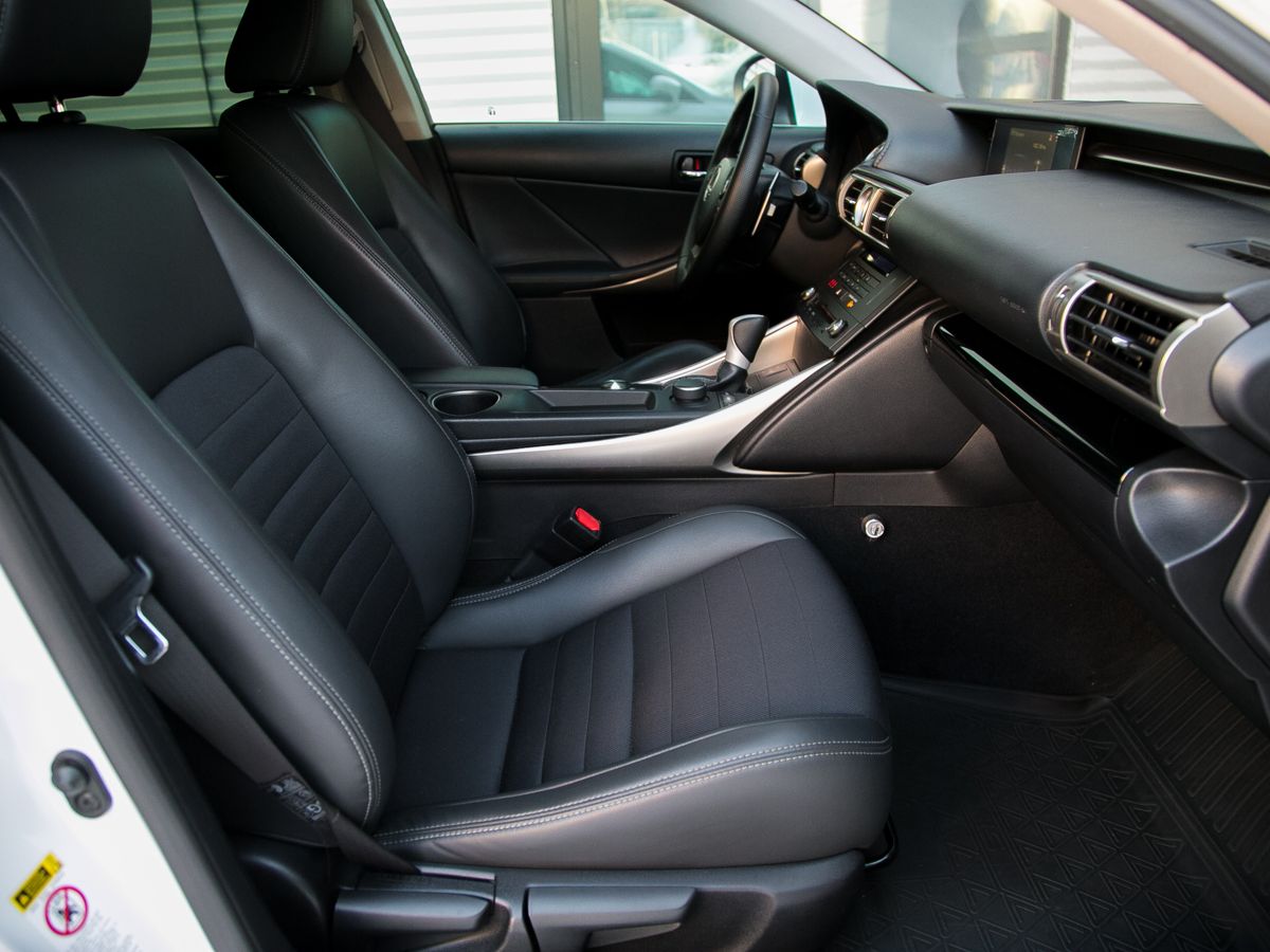 2015 Lexus IS III, Белый, 2390000 рублей - вид 33