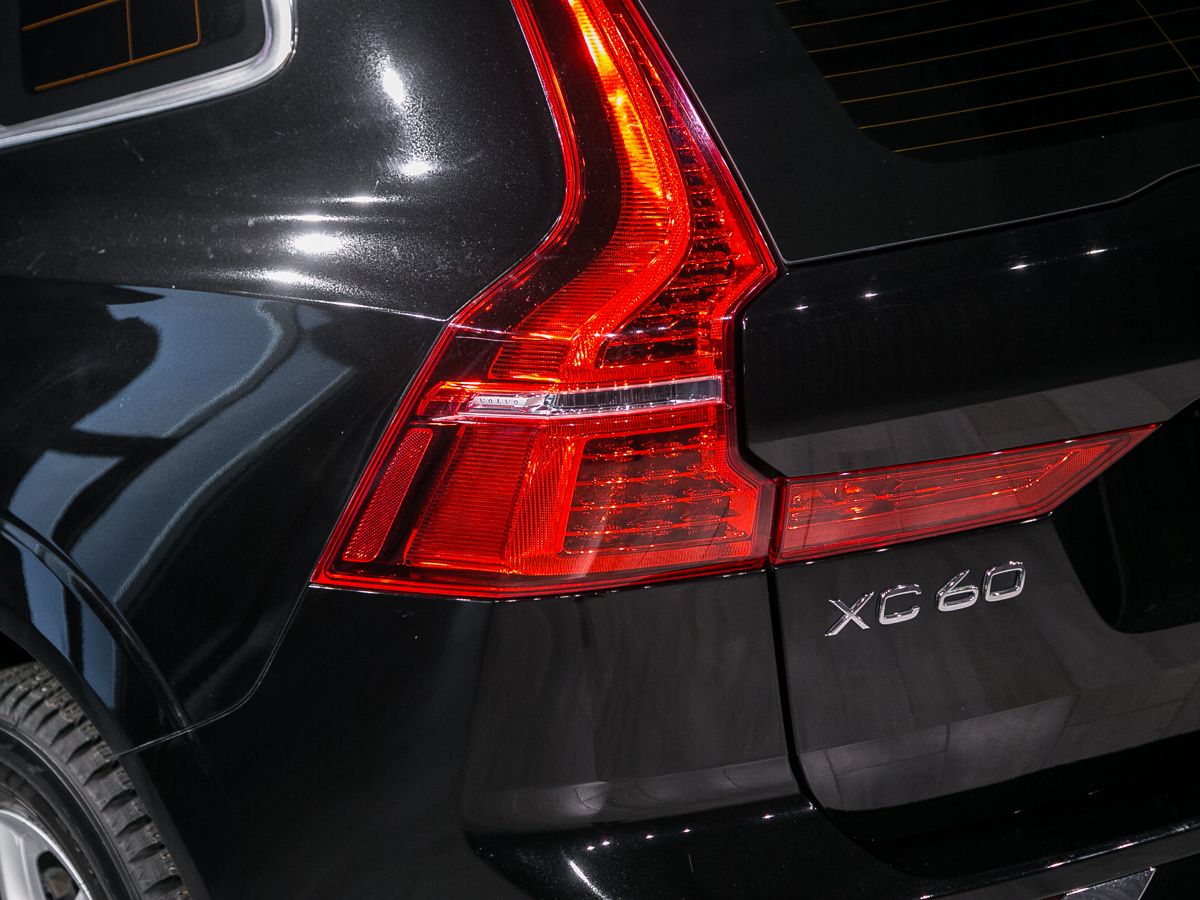 2019 Volvo XC60 II, Черный, 4250000 рублей - вид 9