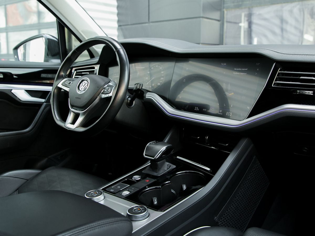 2019 Volkswagen Touareg III, Черный, 5090000 рублей - вид 28