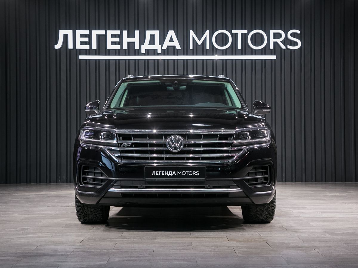 2019 Volkswagen Touareg III, Черный, 5090000 рублей - вид 2