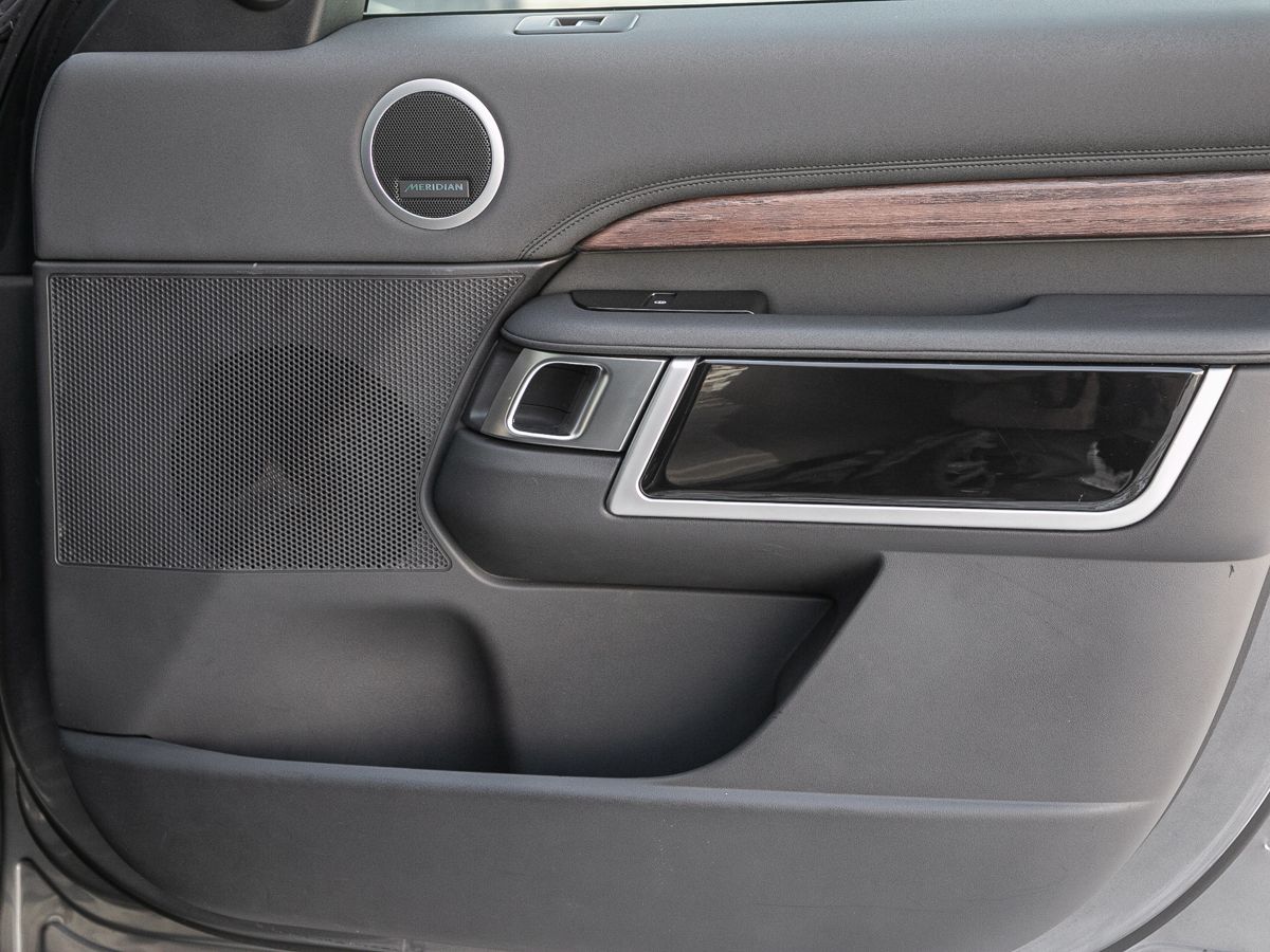 2017 Land Rover Discovery V, Серый, 4750000 рублей - вид 28