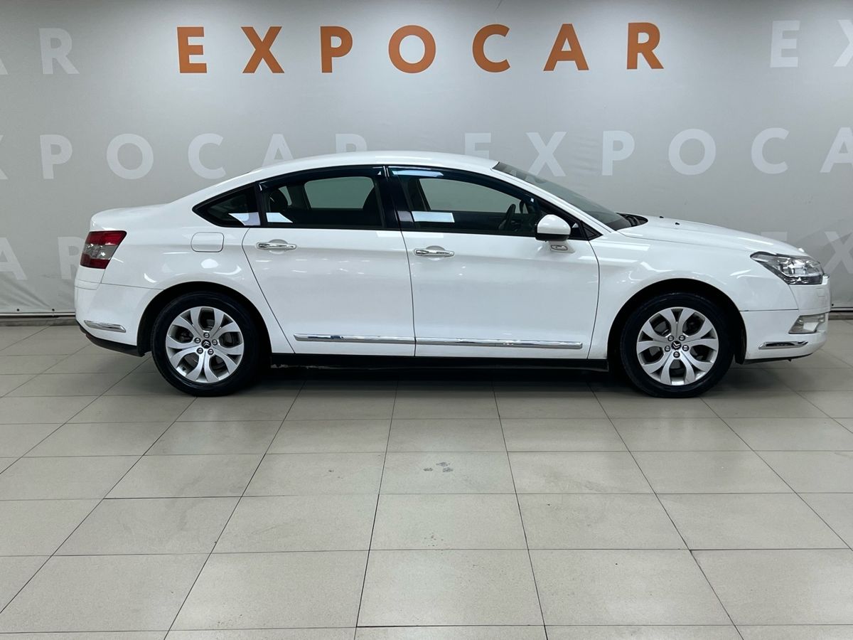 car-image